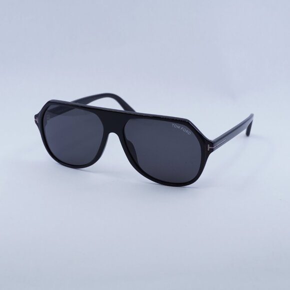 🕶️ New Tom Ford Hayes FT0934-N 01A Sunglasses - Shiny Black Frame, Smoke Lenses